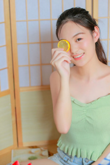 年轻女教师在线播放